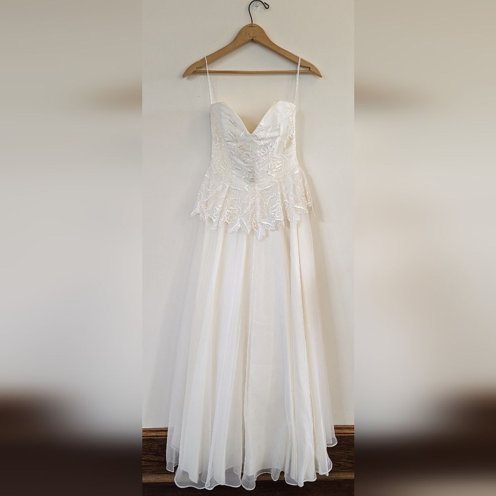Vintage White Strapless Lace Bodice A-Line Gown
